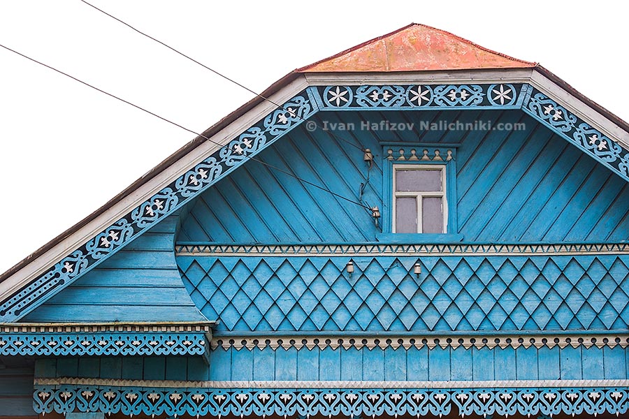 A fronton with carvings on a wooden house