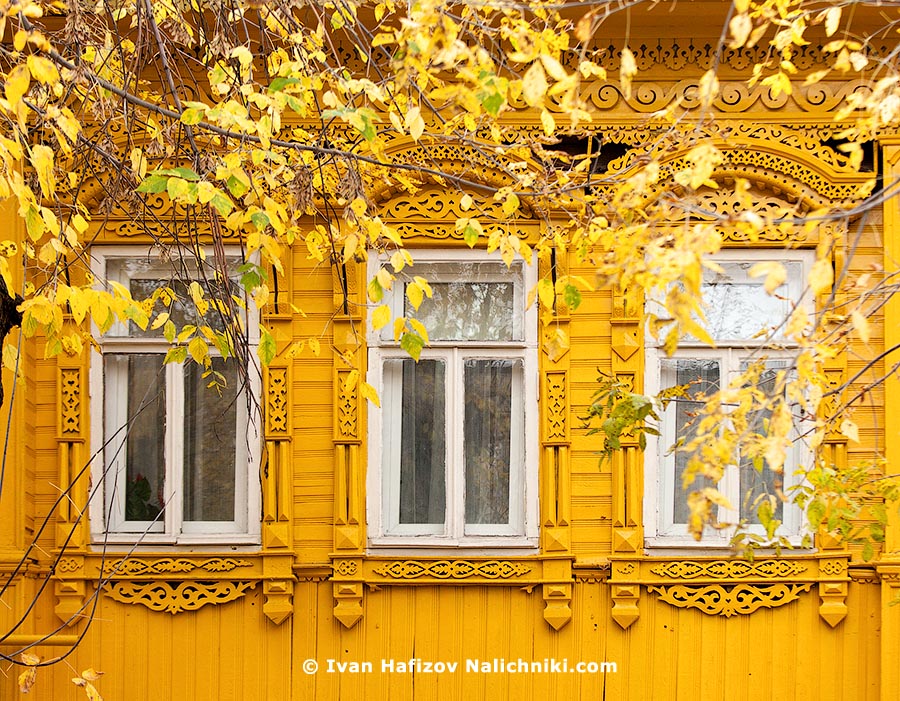 Yellow nalichniki in Kineshma city