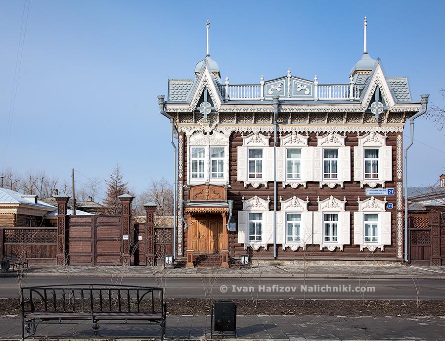 Резной деревянный Дом Европы в Иркутске