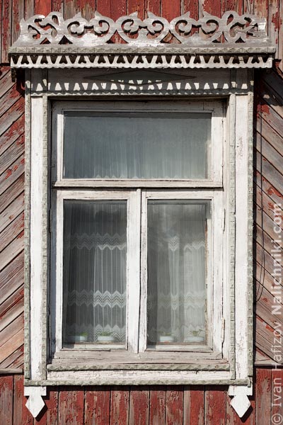 Деревянный оконный наличник из Калуги, столицы Калужской области области.