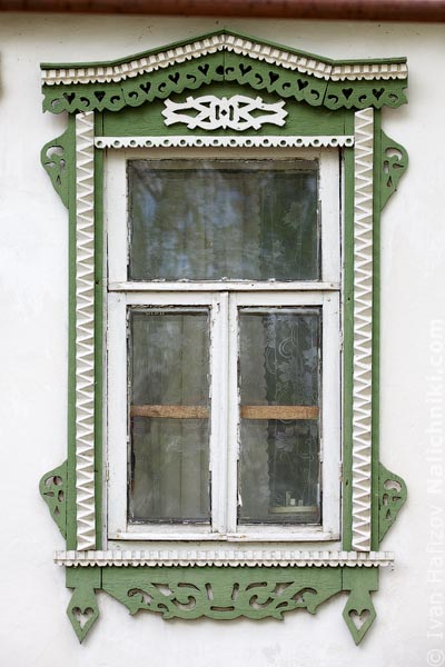 Деревянный оконный наличник из Михайлова Рязанской области.