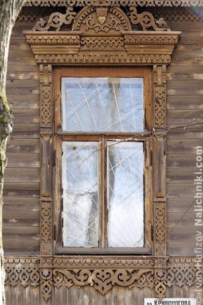 Резной оконный деревянный наличник. Из Кинешмы Ивановской области.