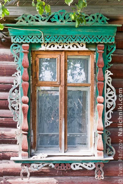 Деревянный оконный наличник без ставень. Из Наро-Фоминска Московской области