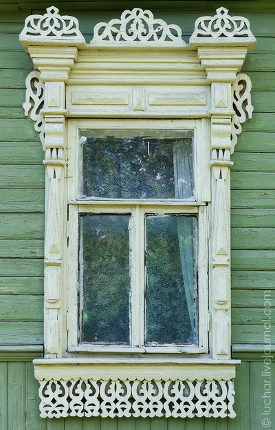 Деревянный оконный наличник из Боровска Калужской области.